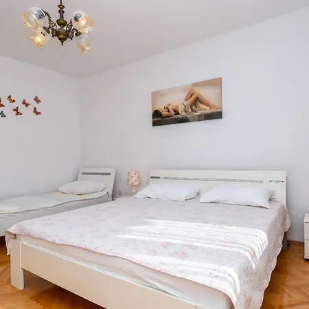 Vesna Apartment Seget Vranjica